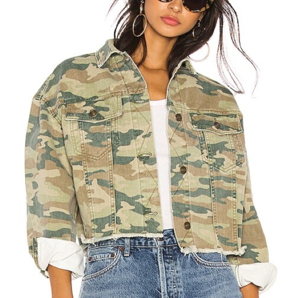 Free People camo jacket size S. Only worn once or twice, in mint condition.